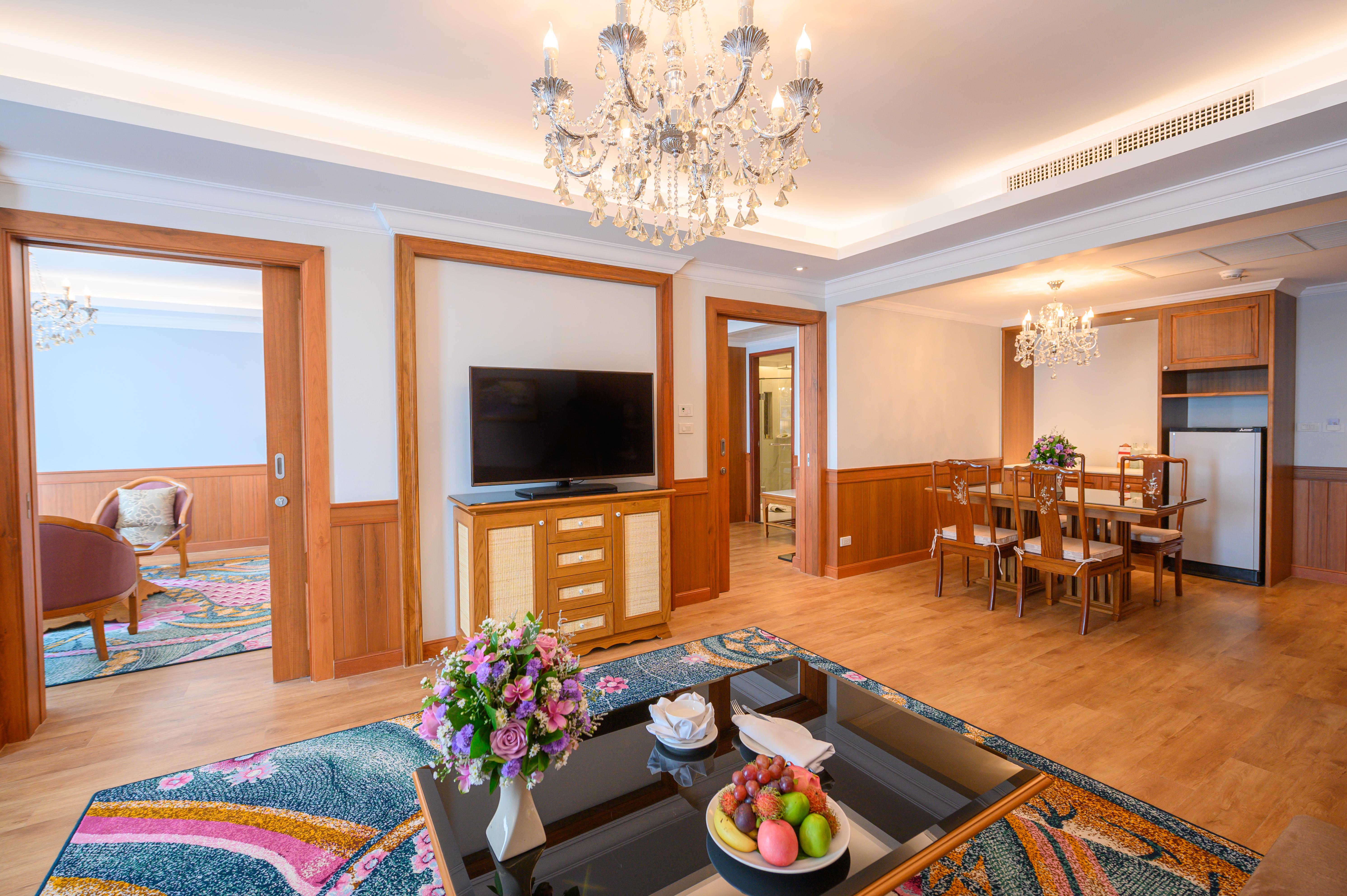 The Empress Premier Chiang Mai - Sha Extra Plus Bagian luar foto A suite at the hotel