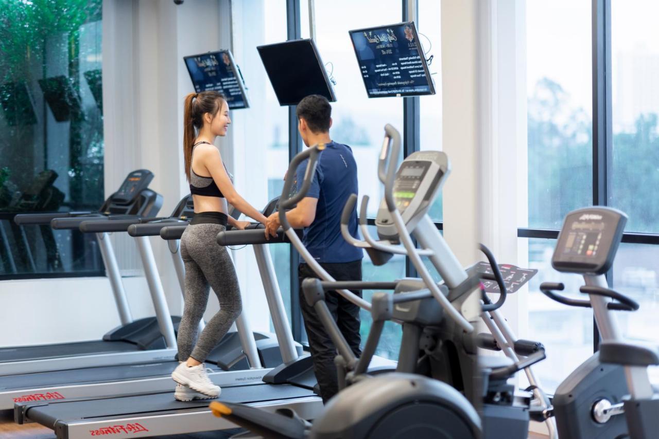 The Empress Premier Chiang Mai - Sha Extra Plus Bagian luar foto A personal trainer with a client