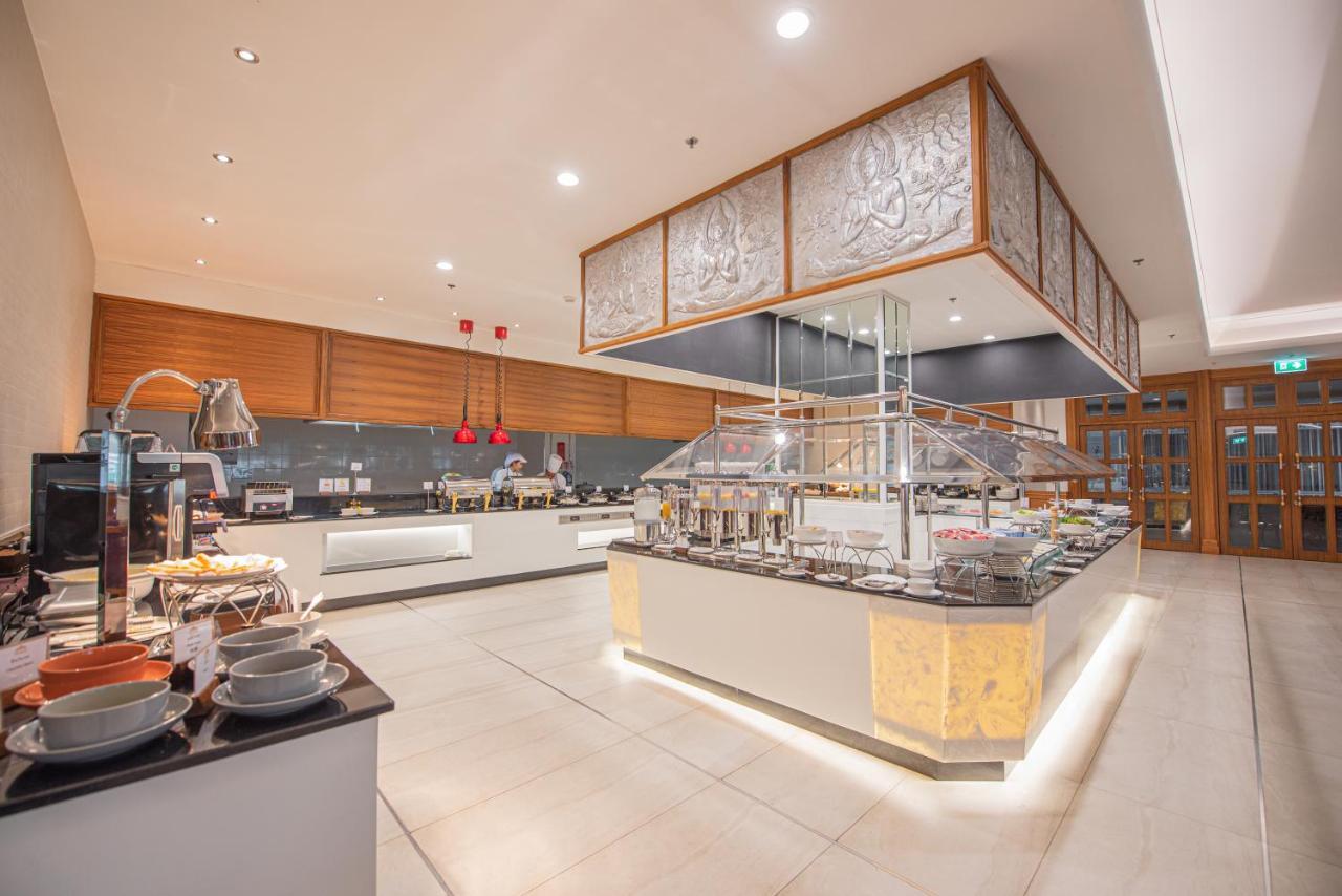 The Empress Premier Chiang Mai - Sha Extra Plus Bagian luar foto The buffet at the hotel