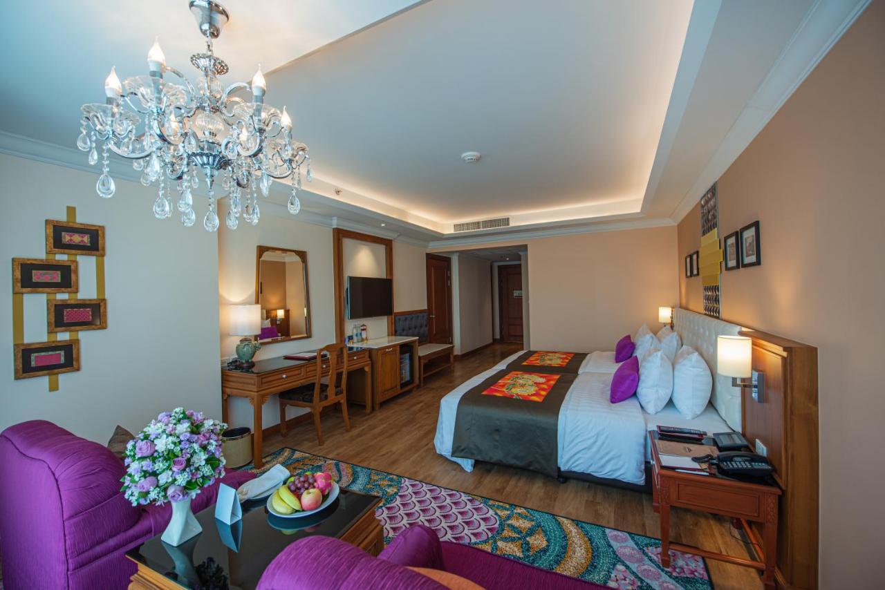 The Empress Premier Chiang Mai - Sha Extra Plus Bagian luar foto Suite room at the hotel